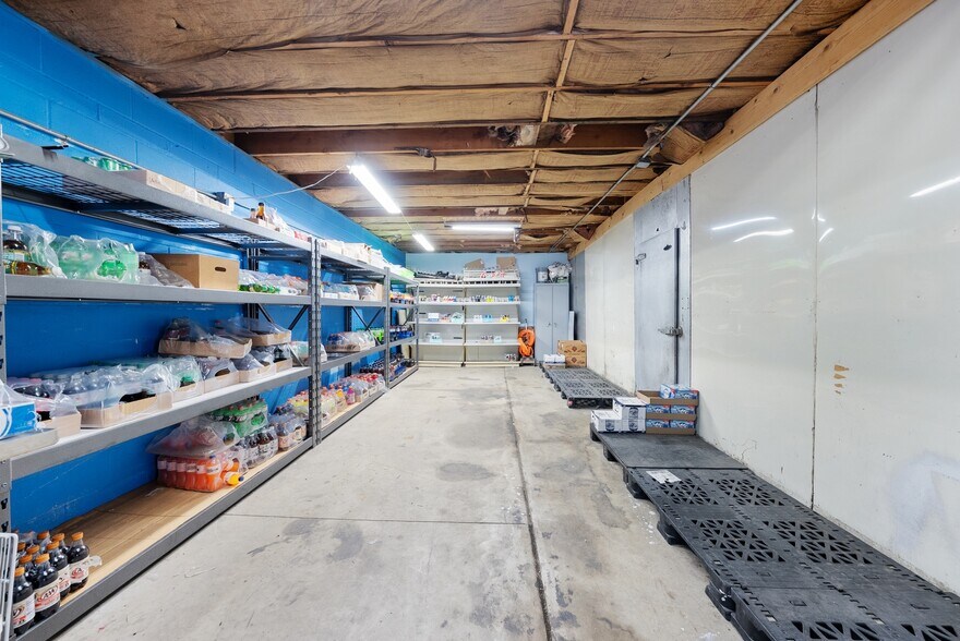 More Photos Of 7697 E Harbor Rd, Lakeside Marblehead Convenience Store For Sale