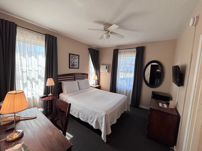 More Photos Of 342 3rd Ave N, Saint Petersburg Hotel For Sale