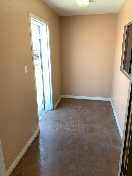 More Photos Of 12708 Montana Ave, El Paso Warehouse For Lease