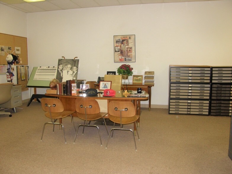 More Photos Of 2112 Industrial Dr, Niles Manufacturing For Sale