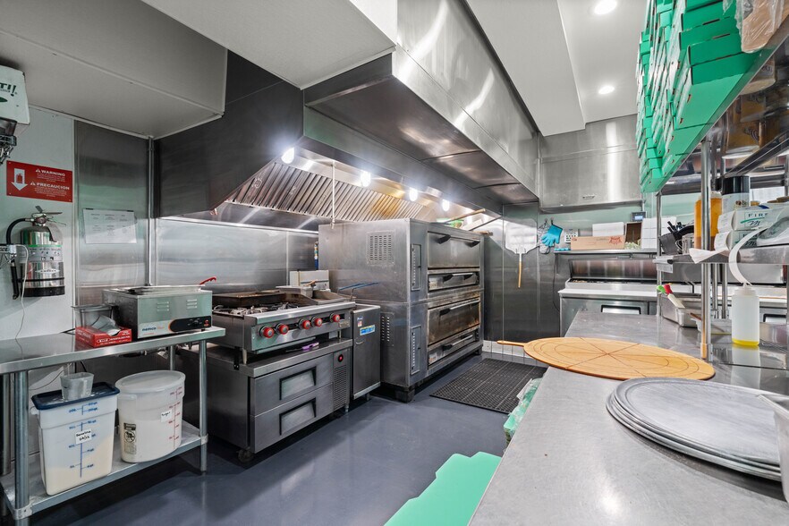Primary Photo Of Melrose Ave, Los Angeles Restaurant For Lease