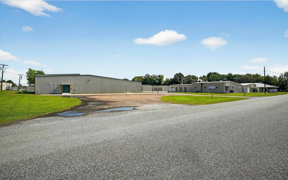 More Photos Of 2209 Richard St, Abbeville Self Storage For Sale