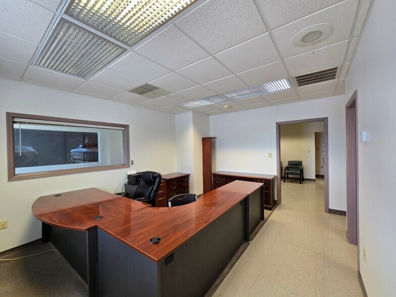 More Photos Of 3347 Rudy St, Knoxville Light Distribution For Lease