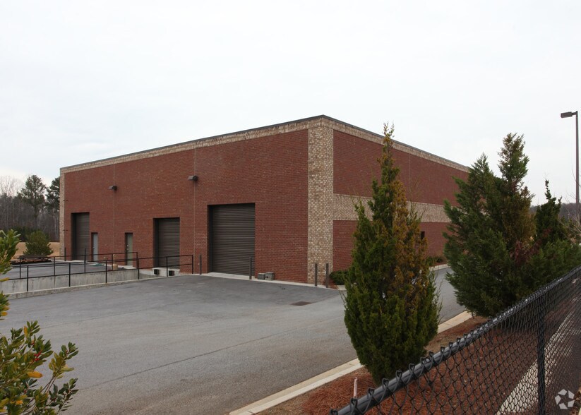 More Photos Of 4181 Tanners Creek Dr, Flowery Branch Flex For Lease