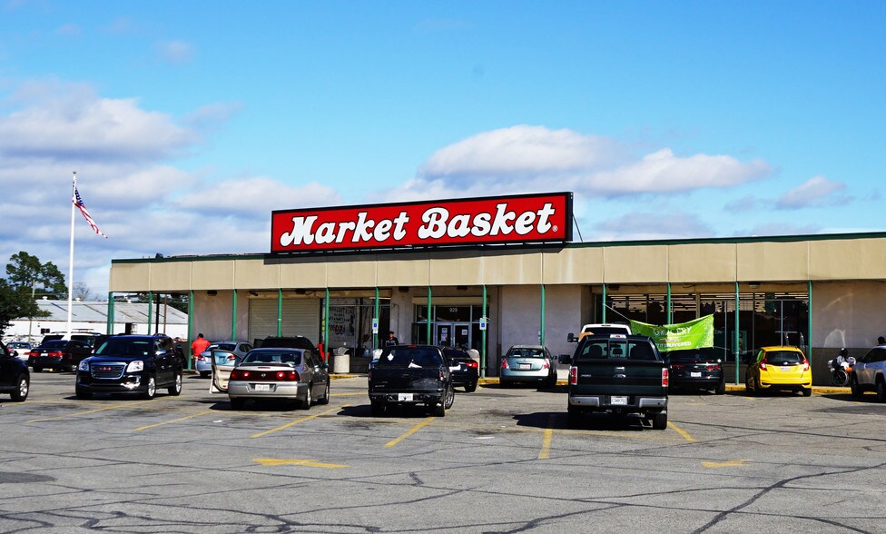 More Photos Of 931-951 3rd Ave, Lake Charles Storefront For Lease