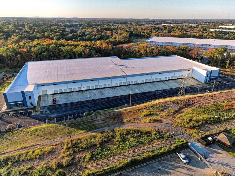 More Photos Of 517 Kings Ridge Dr, Fort Mill Distribution For Lease