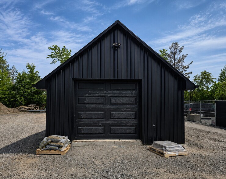 More Photos Of 2775 Carp Rd, Carp Warehouse For Lease