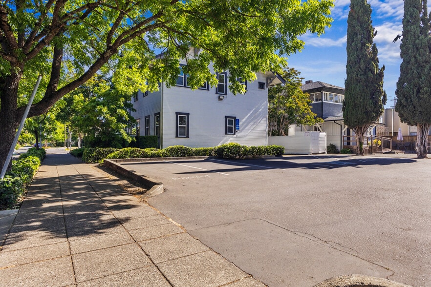 More Photos Of 700 College Ave, Santa Rosa Office For Sale