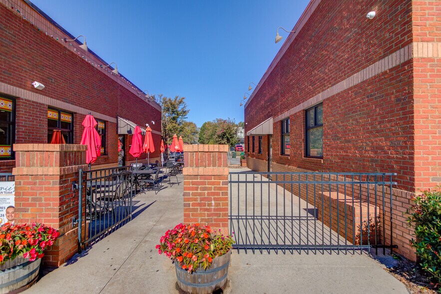 More Photos Of 3584 Atlanta Hwy, Flowery Branch Restaurant For Lease