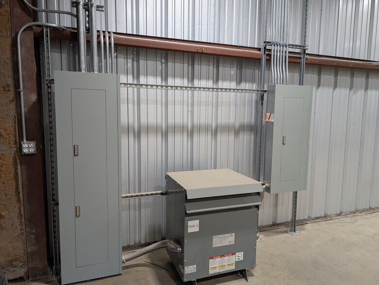 More Photos Of 810 Talmadge Ave, Garden City Warehouse For Sale