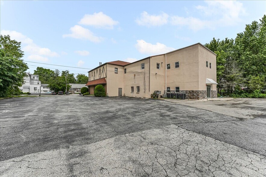 More Photos Of 61 S Morton Ave, Morton Medical For Lease