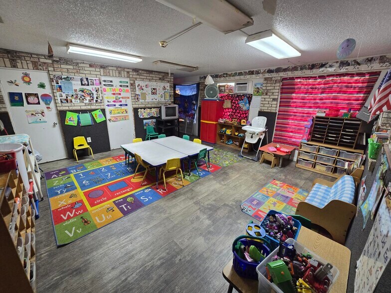 More Photos Of 8810 W Norfolk St, Tampa Schools For Sale