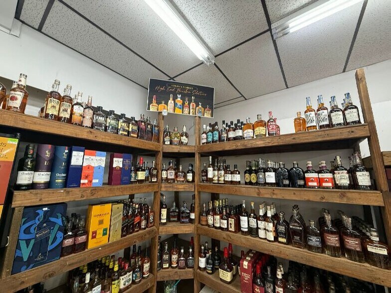 More Photos Of 103 W 2nd St N, Wright City General Retail For Sale