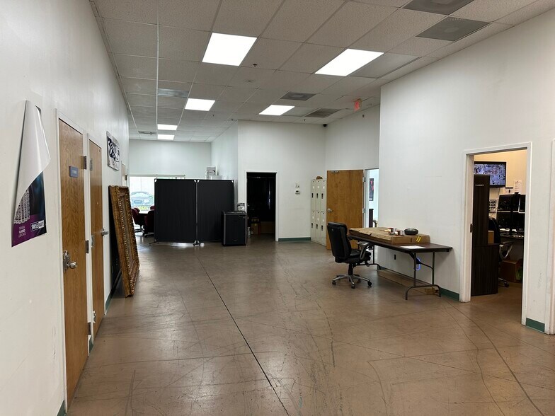 More Photos Of 1901 Green Rd, Deerfield Beach Warehouse For Lease