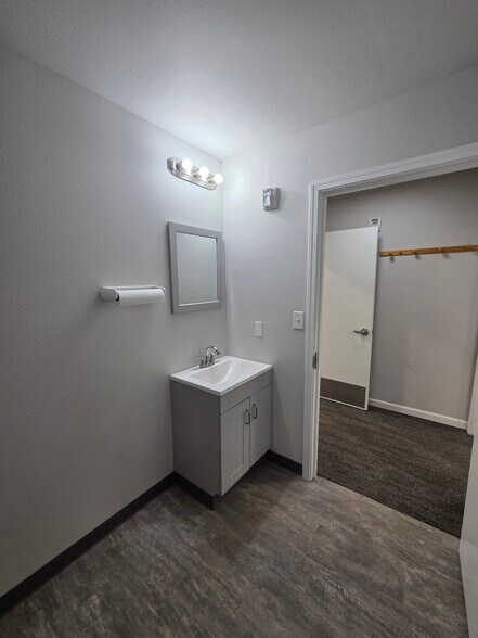 More Photos Of 1301 W Mystery Ave, Wasilla Industrial For Lease