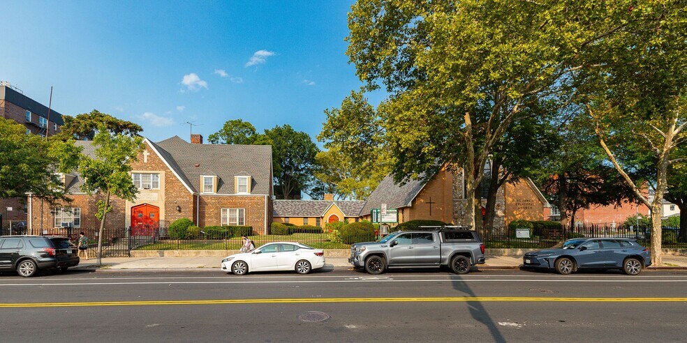 More Photos Of 8407 Broadway, Elmhurst Land For Sale