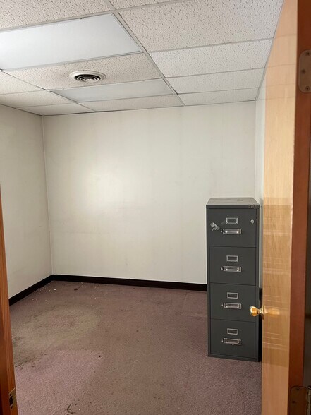 More Photos Of 6 Old River Rd, Glenmont Industrial For Sale