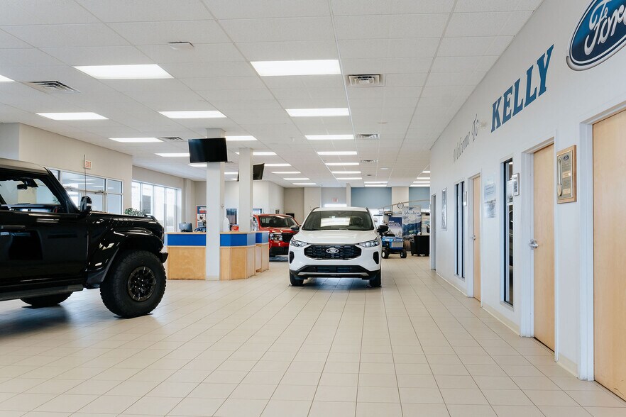 More Photos Of 105 Laurell Rd, Gander Showroom For Sale