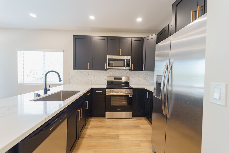 More Photos Of 3363 A St, San Diego Apartments For Sale