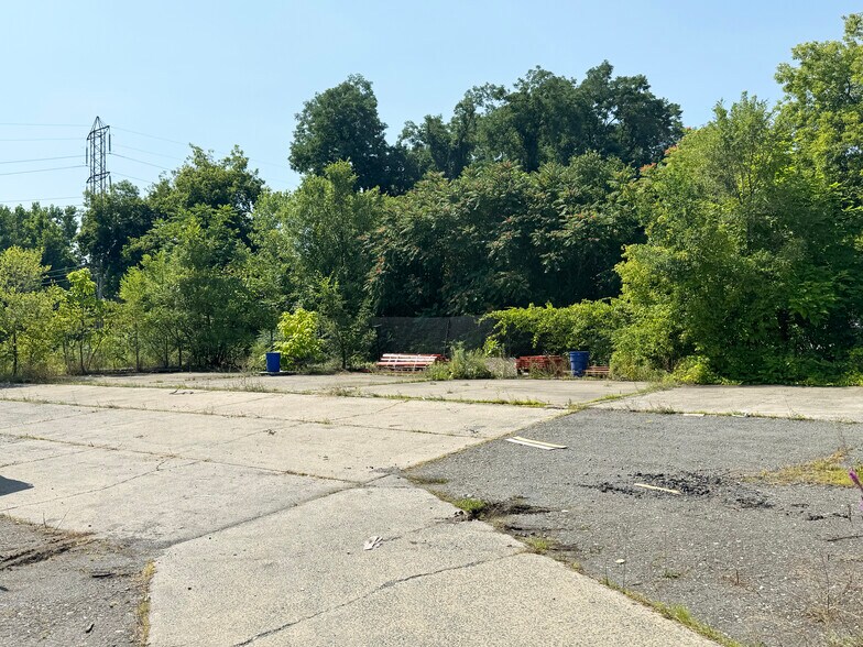 More Photos Of 14 Kraft Ave, Albany Warehouse For Lease