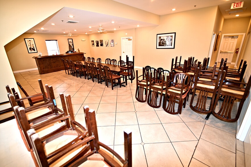 More Photos Of 15120 Washington St, Haymarket Restaurant For Sale