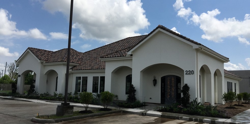 Primary Photo Of 200 E Medical Center Blvd, Webster Medical For Sale