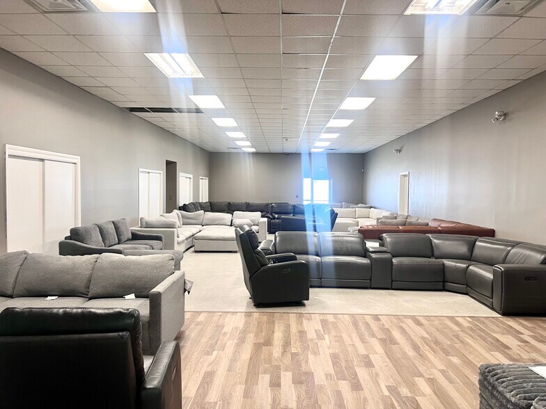 More Photos Of 7410 Sni-A-Bar Rd, Kansas City Manufacturing For Lease