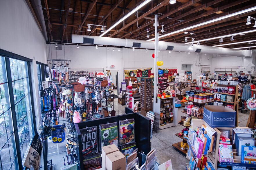 More Photos Of 208 Acme St, Marietta Storefront For Lease