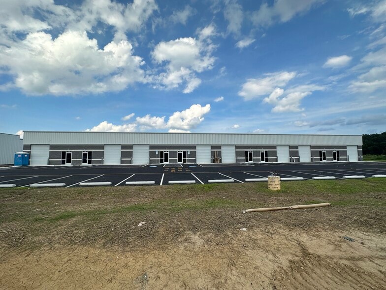 More Photos Of 8141 Pine Ridge Rd, Mechanicsville Light Distribution For Lease