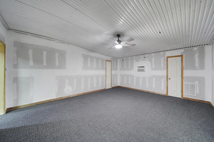 More Photos Of 3840 Matthews Indian Trail Rd, Matthews Light Distribution For Sale