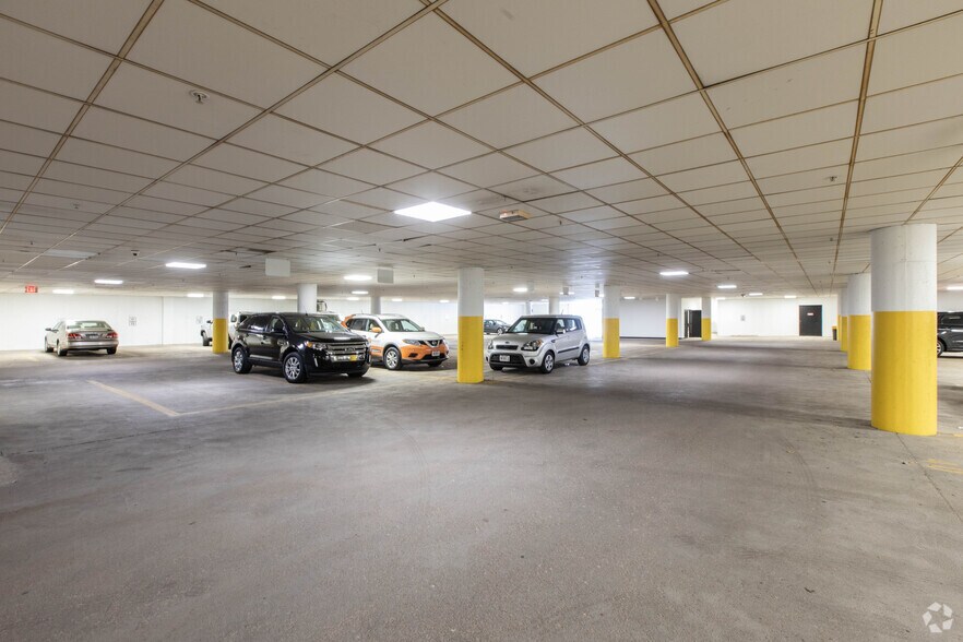 More Photos Of 100 W Old Wilson Bridge Rd, Worthington Medical For Lease