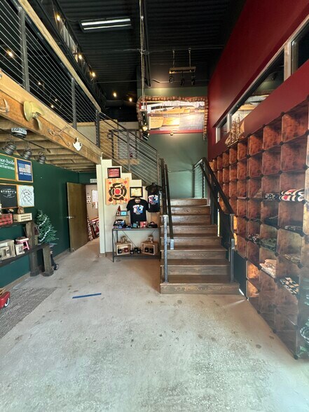 More Photos Of 201 E Center St, Tarpon Springs Bar For Lease