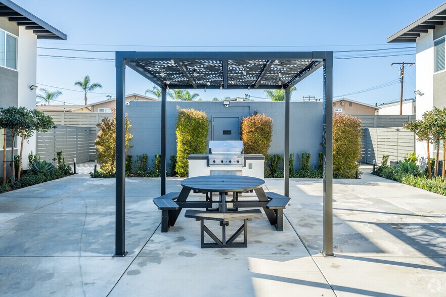 More Photos Of 2011-2013 Charle St, Costa Mesa Apartments For Sale