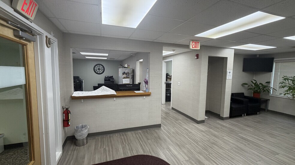More Photos Of 776 E 3rd Ave, Roselle Medical For Lease