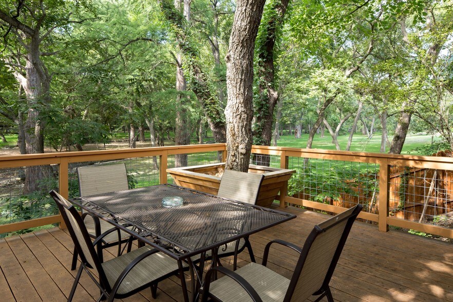 More Photos Of 104 Scudder Ln, Wimberley Hotel For Sale