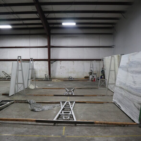 More Photos Of 553 Capital Cir SW, Tallahassee Warehouse For Lease