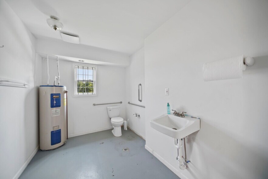 More Photos Of 15379 Howard Rd, Hanover Flex For Sale