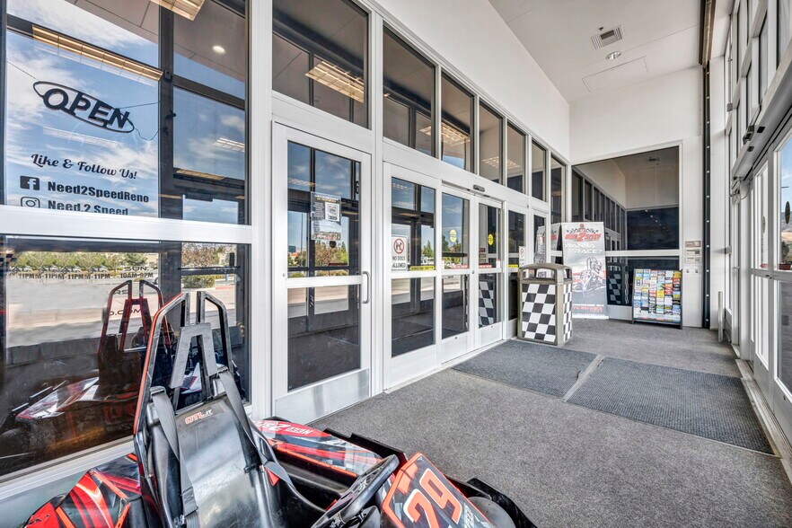 More Photos Of 6895 Sierra Center Pky, Reno Department Store For Lease