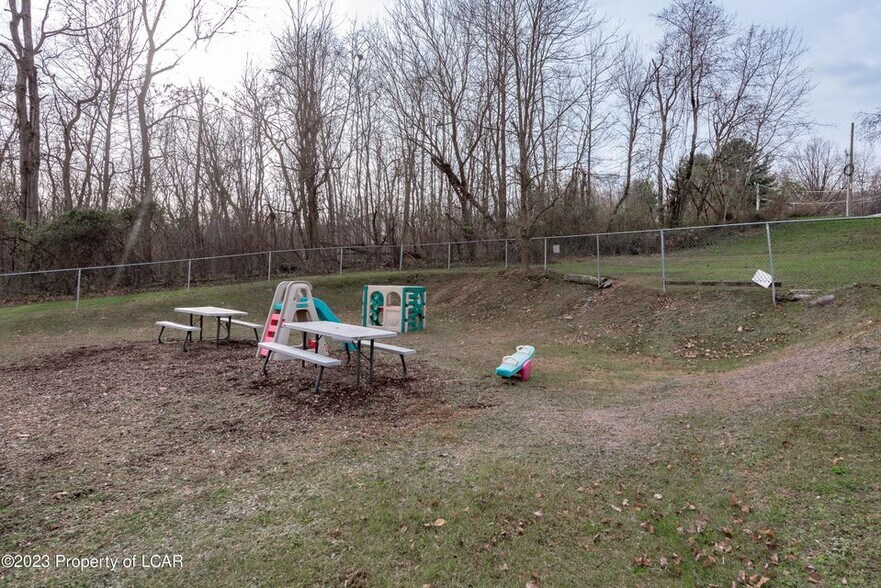 More Photos Of 104 Woodward Hill Rd, Edwardsville Office For Sale