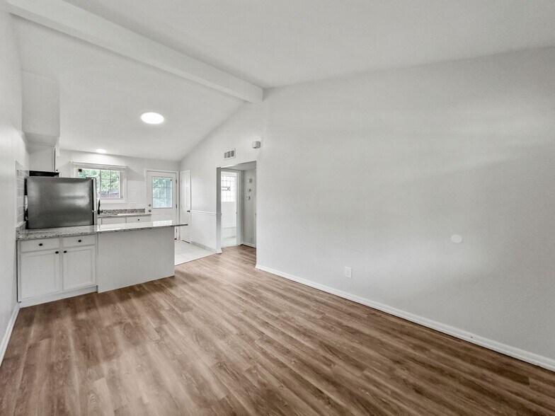 More Photos Of 1804-1818 E 11 Mile Rd, Royal Oak Apartments For Sale