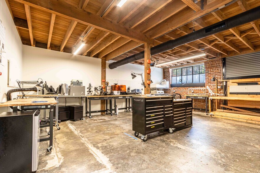 More Photos Of 260 8th St, San Francisco Service For Sale