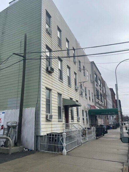 More Photos Of 1111 47th Rd, Long Island City Multifamily For Sale