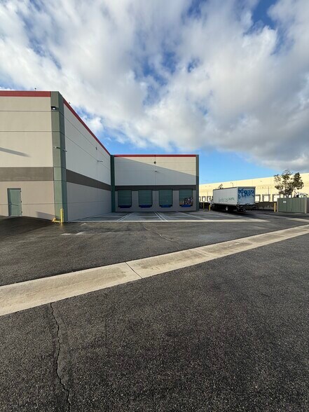 More Photos Of 3187 Cornerstone Dr, Eastvale Warehouse For Lease