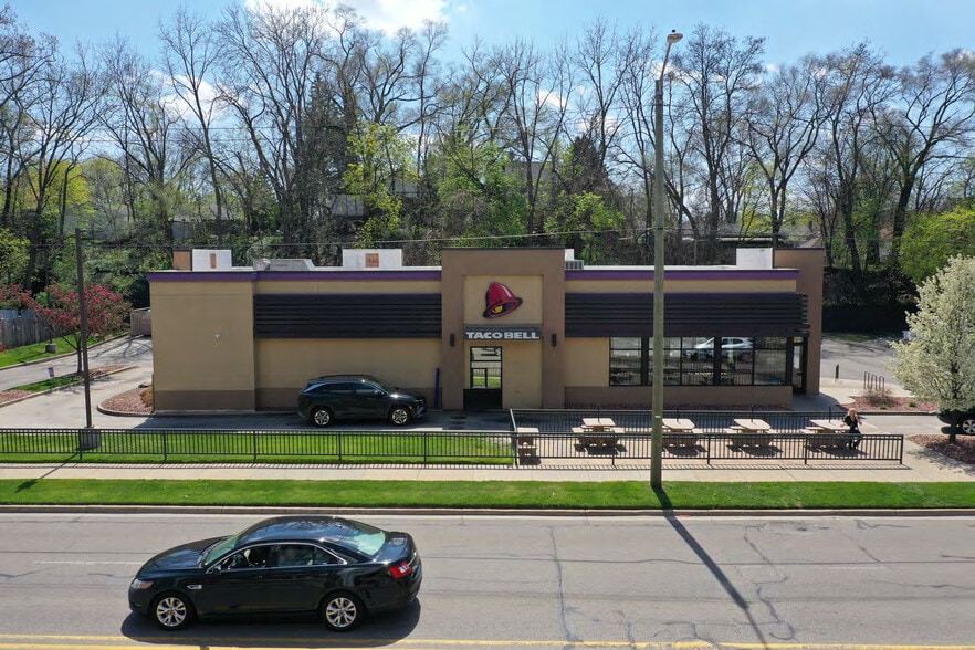 Primary Photo Of 1014 Michigan St NE, Grand Rapids Fast Food For Sale