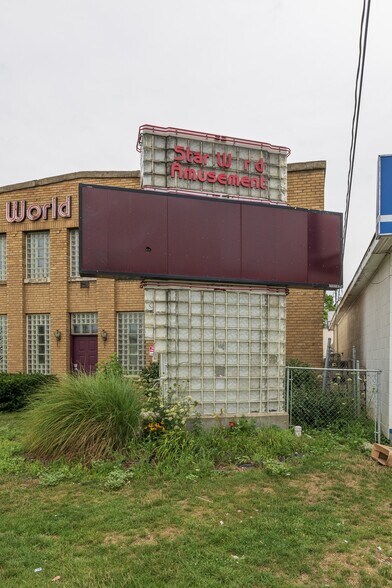 More Photos Of 412 Harrison St, Kalamazoo Freestanding For Lease