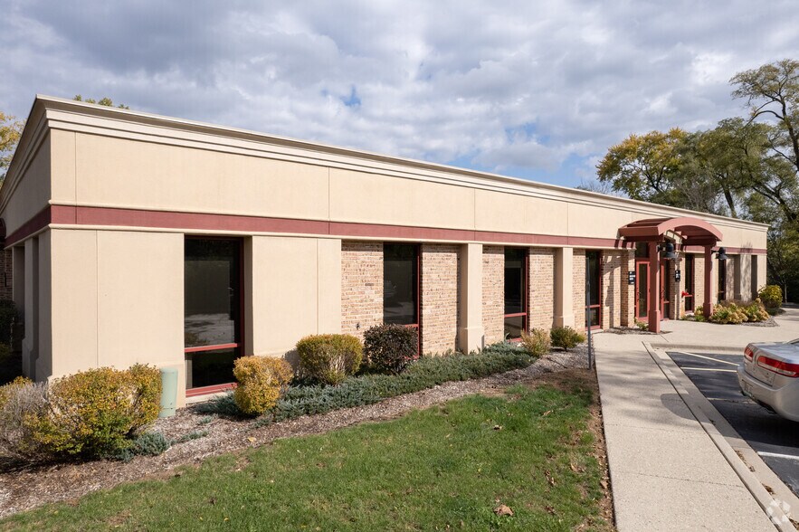 More Photos Of 777 Lake Zurich Rd, Barrington Office For Lease