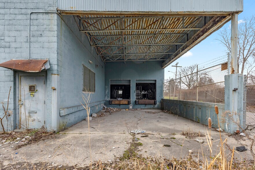 More Photos Of 15306 Rosa Parks Blvd, Detroit Warehouse For Sale