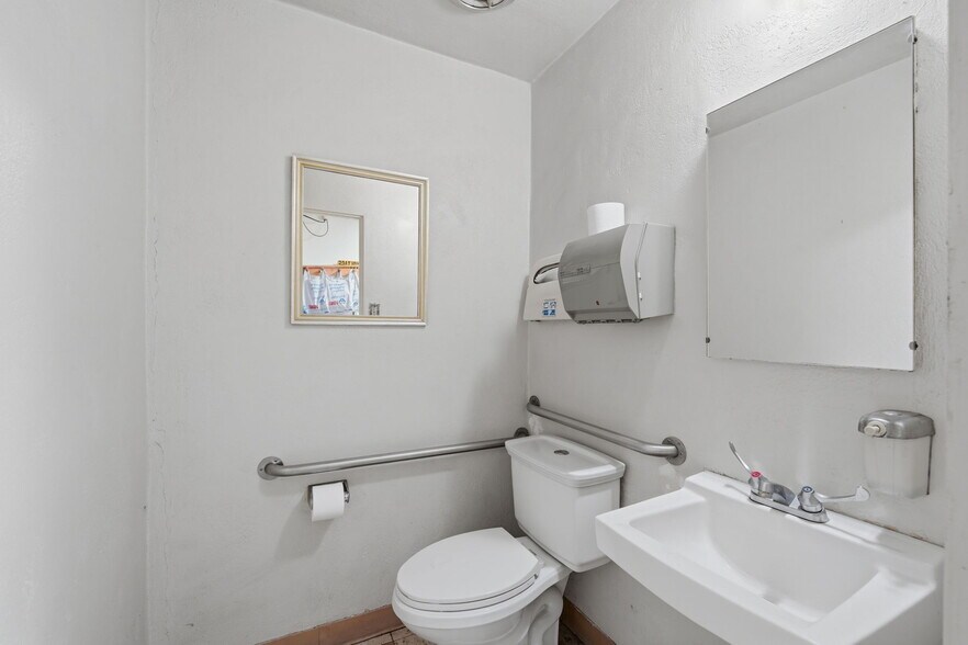 More Photos Of 2268 Long Beach Blvd, Long Beach Medical For Sale