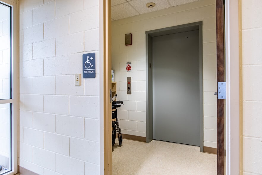 More Photos Of 974 Skyline Dr SW, Rochester Religious Facility For Lease