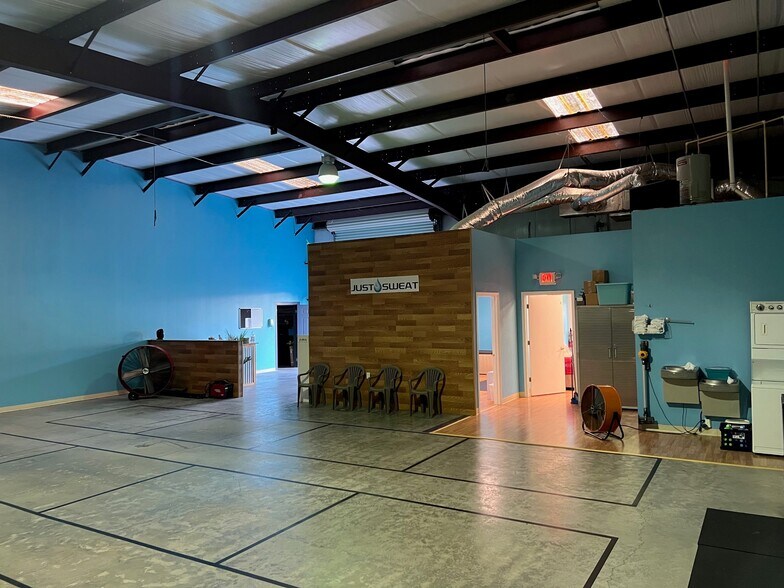 More Photos Of 2552-2558 Merchant Ave, Odessa Warehouse For Lease
